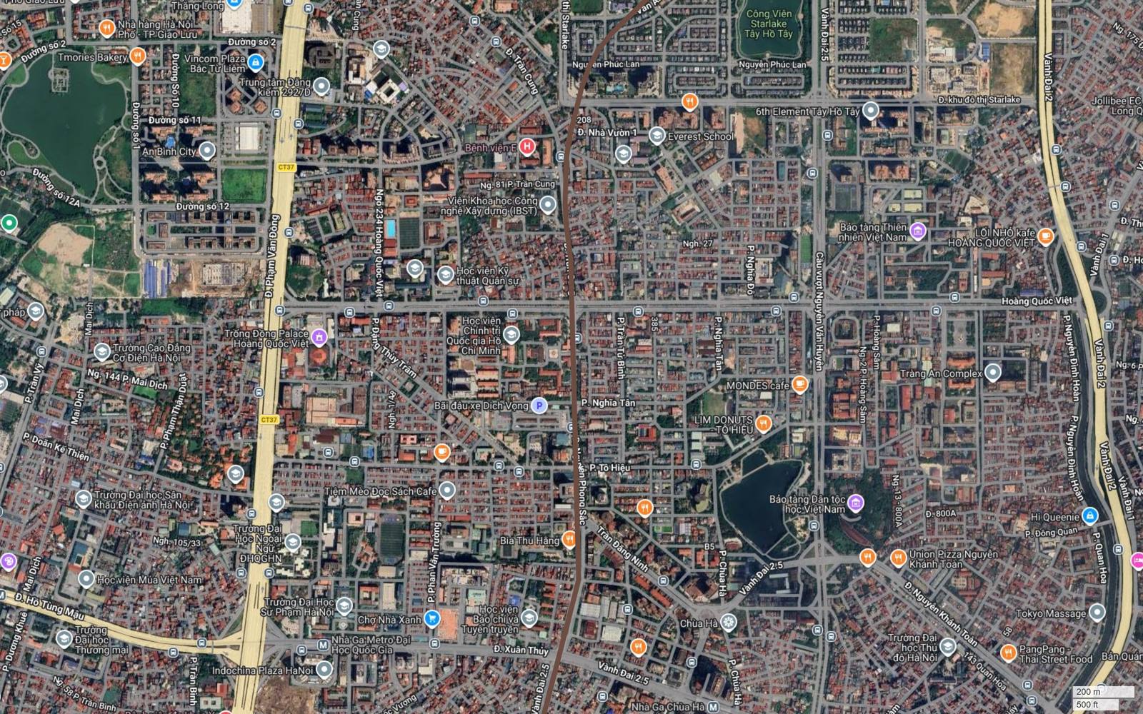 Hành lang metro số 7 chạy theo Vành đai 2,5 qua Nghĩa Tân, cắt trục Hoàng Quốc Việt gần Bảo tàng Dân tộc học và Tràng An Complex